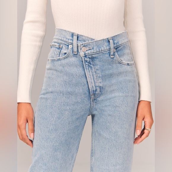Abercrombie and fitch Ultra High Rise 90s Straight Jean - Picture 3 of 3